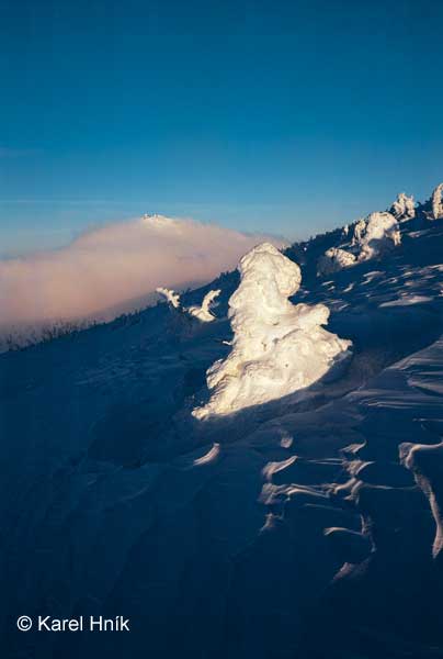 Die in Wolken verpackte Schneekoppe * Riesengebirge (Krkonose)