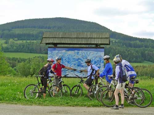 Knice (v pozad al) * Riesengebirge (Krkonose)