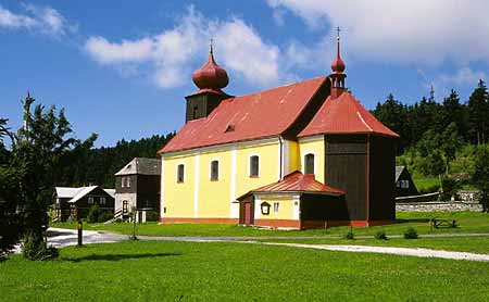 Kostel sv. Petra a Pavla * Krkono�e