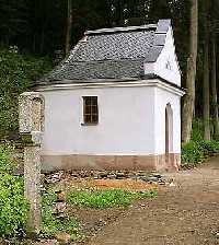 Bild vergrössern: Kapelle und Brunnen der Hl. Anna * Riesengebirge (Krkonose)