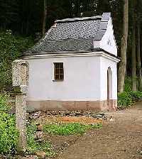 Bild vergrssern: Kapelle und Brunnen der Hl. Anna * Riesengebirge (Krkonose)